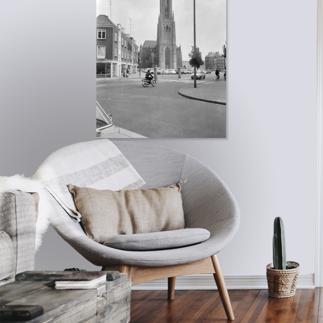 Zwart-witfoto uit 1965 van de Eusebiuskerk in Arnhem, gezien vanaf de Kleine Oord. – canvas zonder lijst in leeshoek
