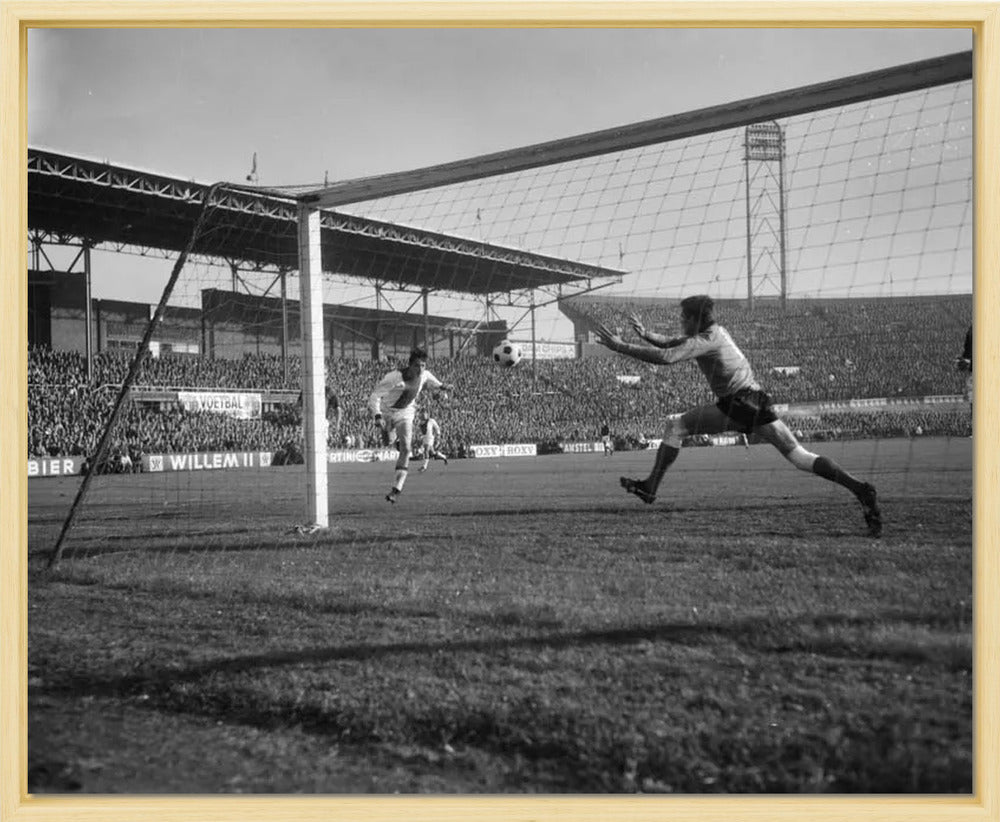 Johan Cruijff scoort in het Olympisch Stadion - 1965