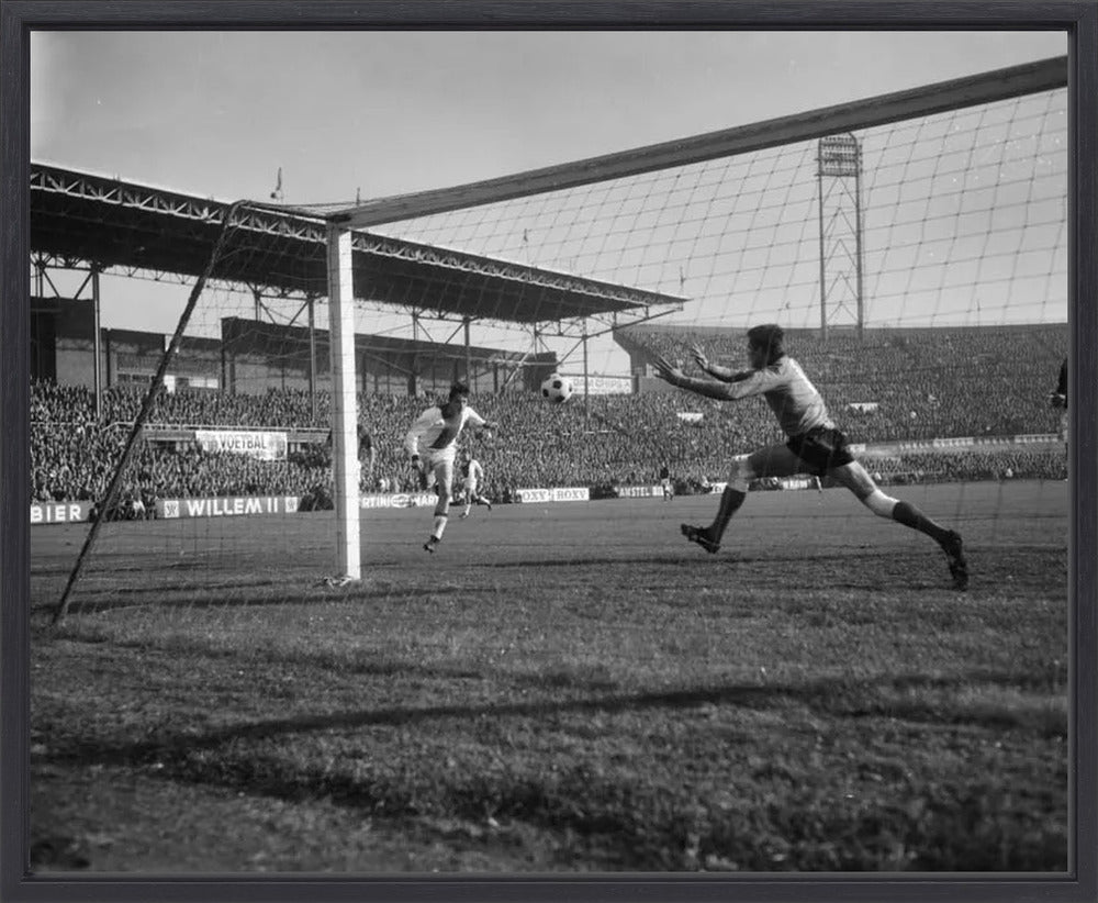 Johan Cruijff scoort in het Olympisch Stadion - 1965