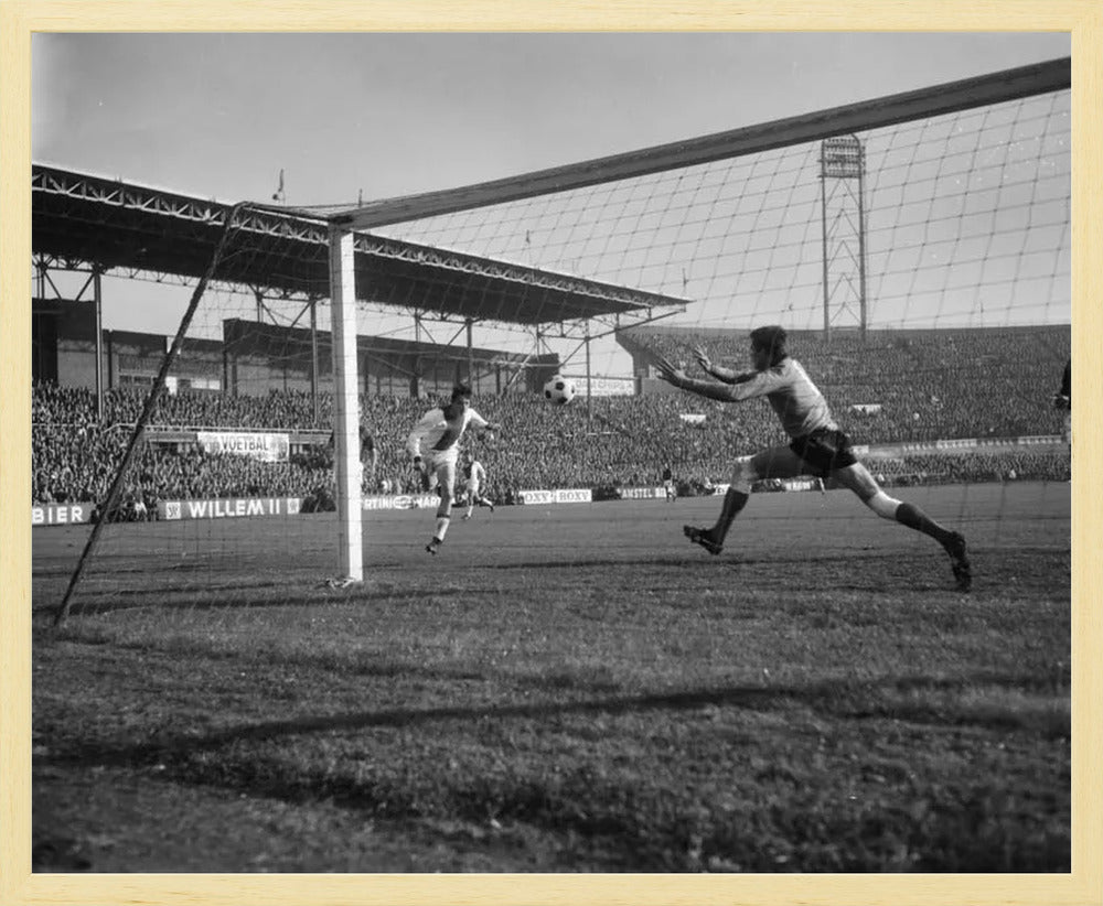 Johan Cruijff scoort in het Olympisch Stadion - 1965