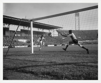 Johan Cruijff scoort in het Olympisch Stadion - 1965