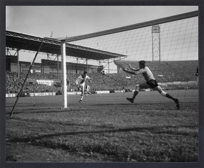 Johan Cruijff scoort in het Olympisch Stadion - 1965
