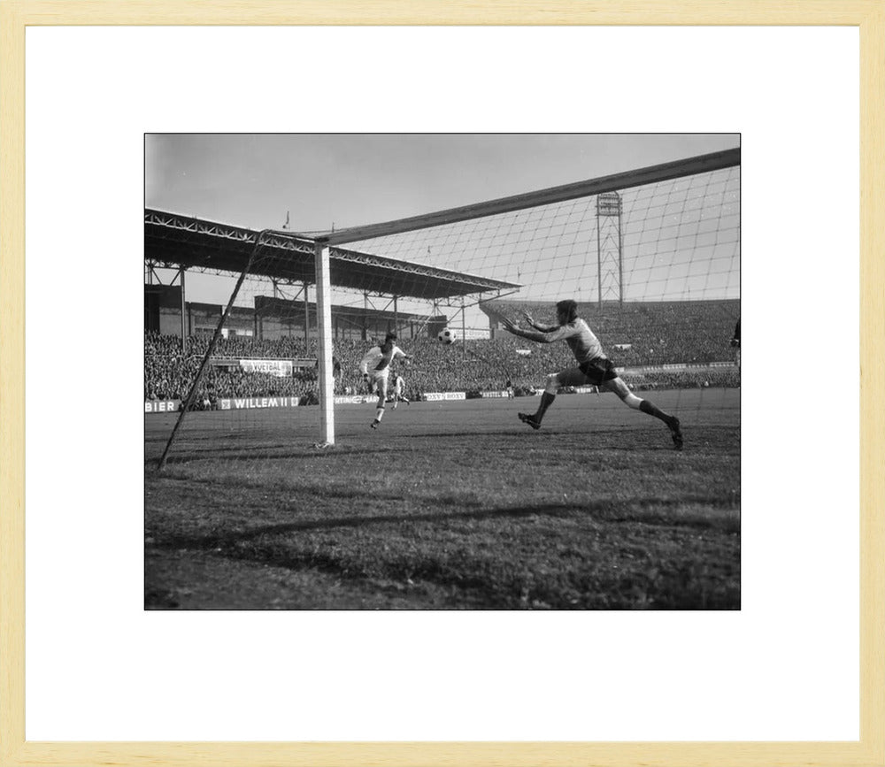 Johan Cruijff scoort in het Olympisch Stadion - 1965