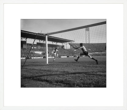 Johan Cruijff scoort in het Olympisch Stadion - 1965