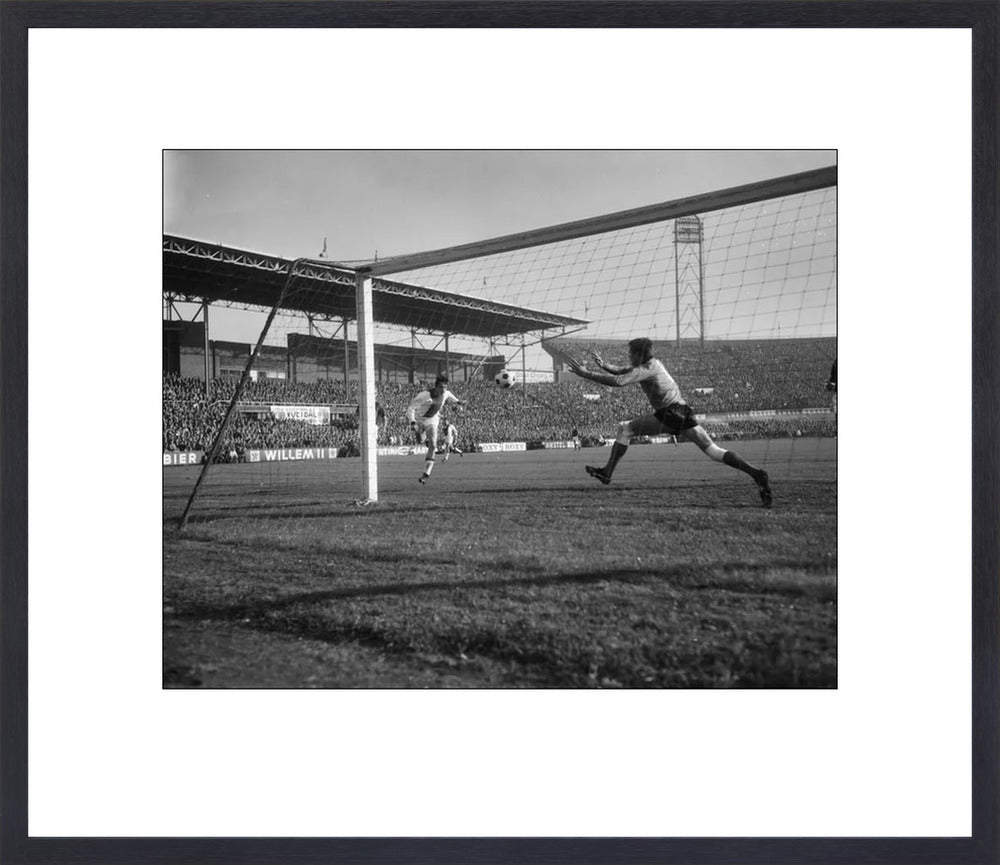 Johan Cruijff scoort in het Olympisch Stadion - 1965