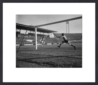Johan Cruijff scoort in het Olympisch Stadion - 1965