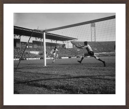 Johan Cruijff scoort in het Olympisch Stadion - 1965