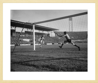 Johan Cruijff scoort in het Olympisch Stadion - 1965