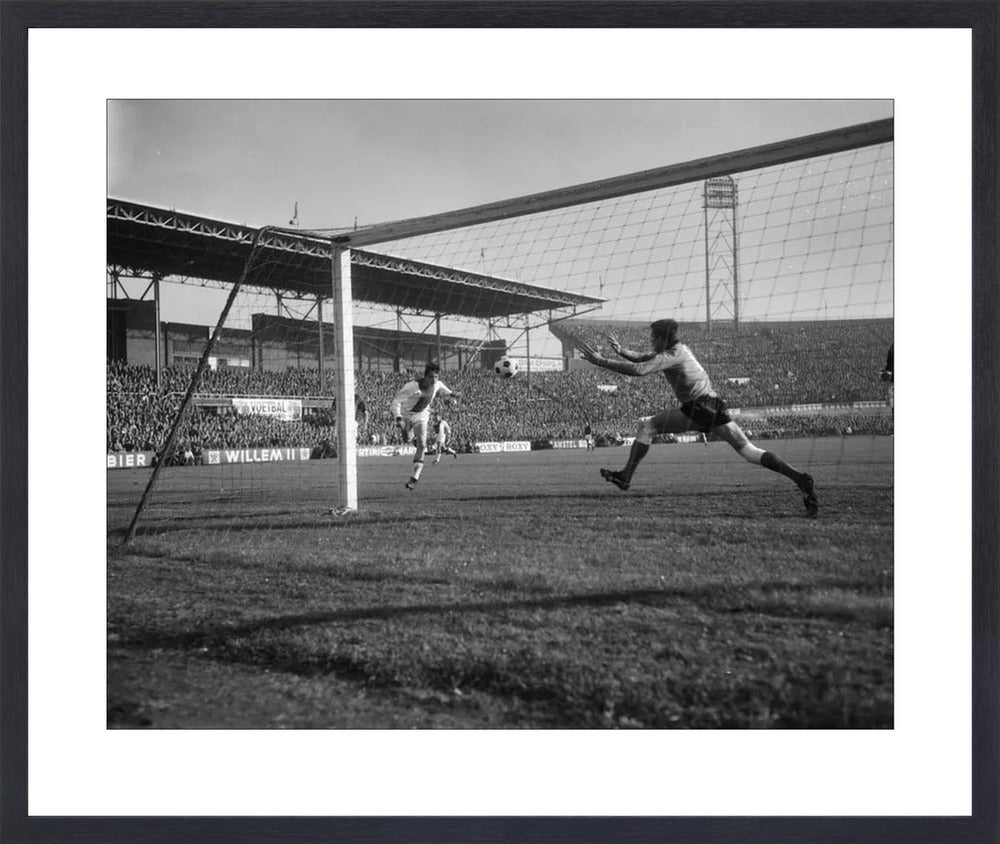 Johan Cruijff scoort in het Olympisch Stadion - 1965