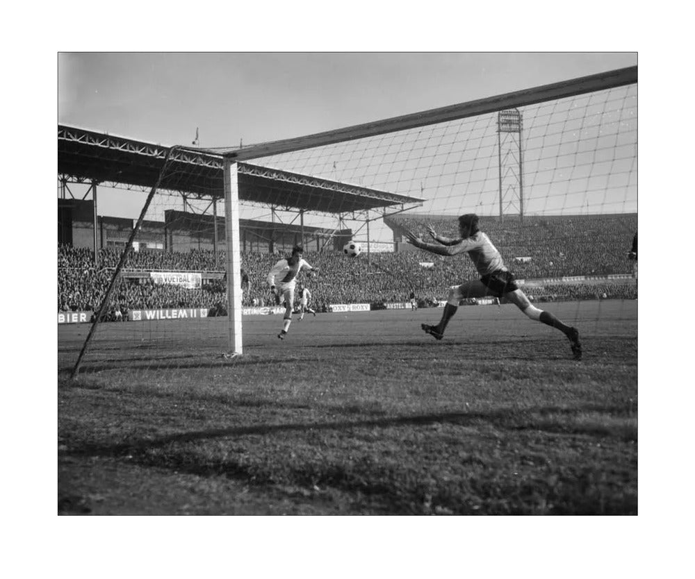 Johan Cruijff scoort in het Olympisch Stadion - 1965