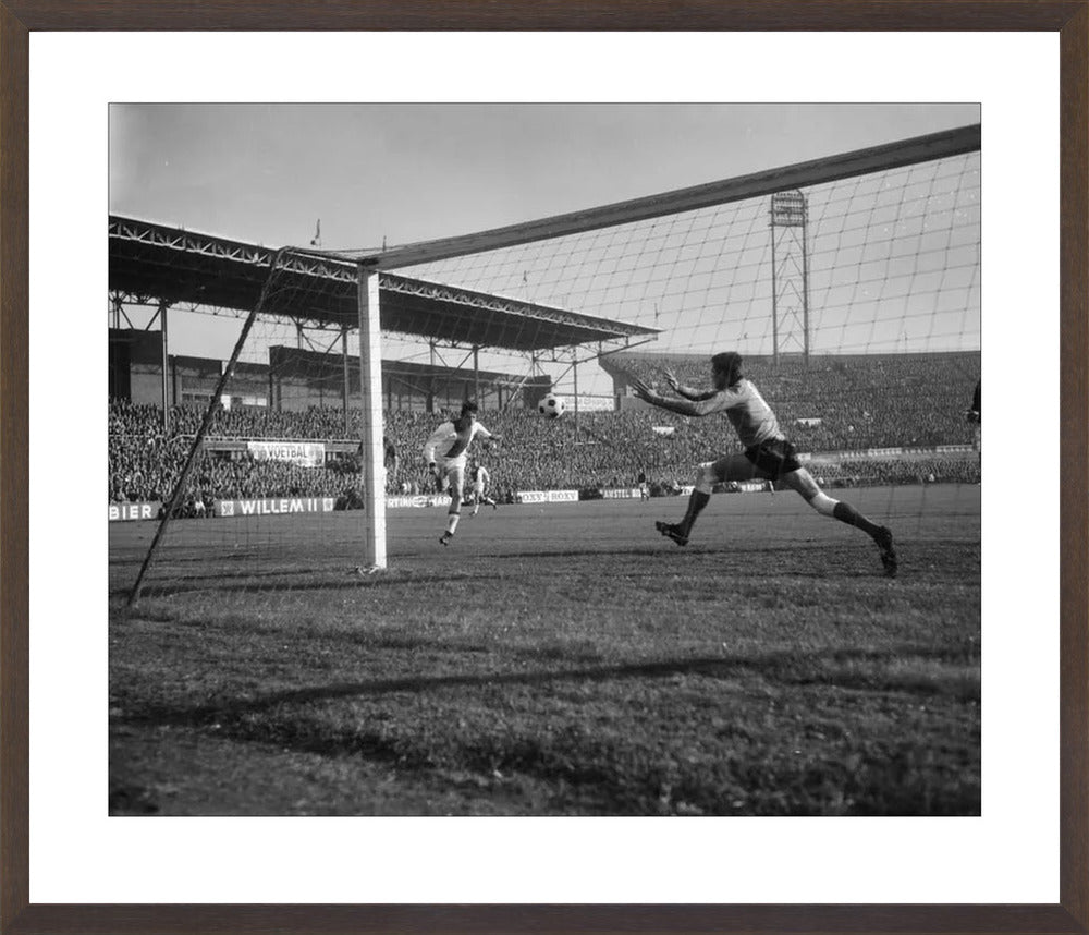 Johan Cruijff scoort in het Olympisch Stadion - 1965
