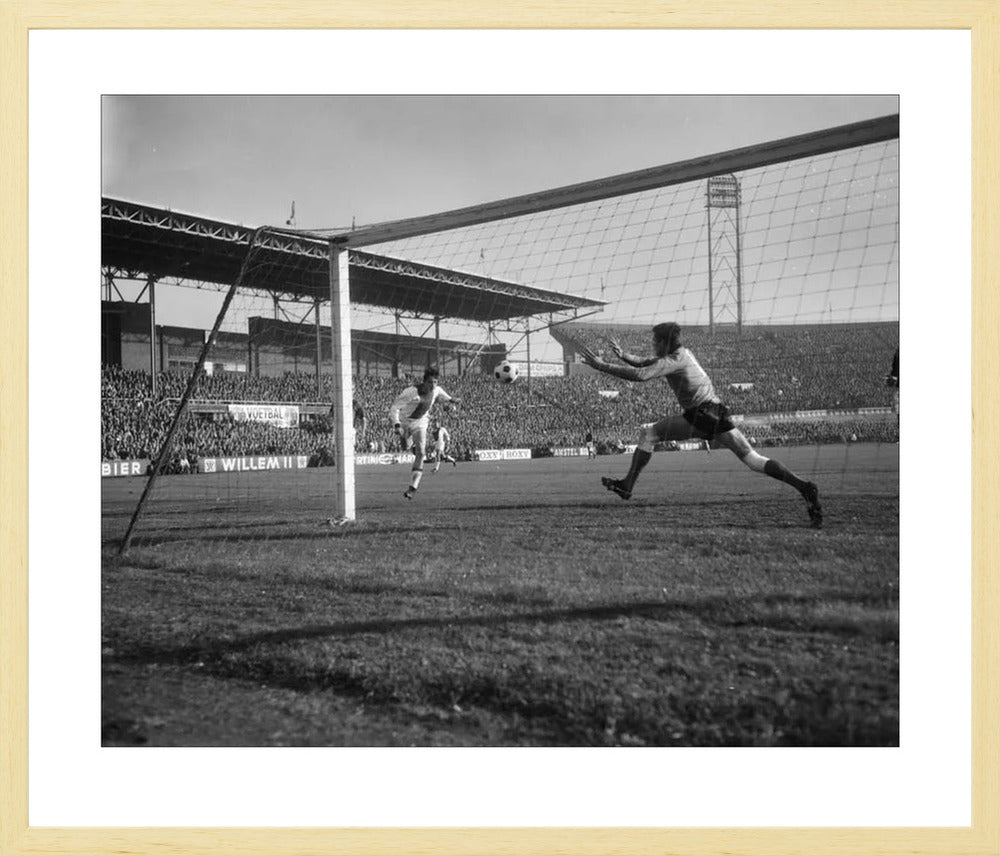 Johan Cruijff scoort in het Olympisch Stadion - 1965