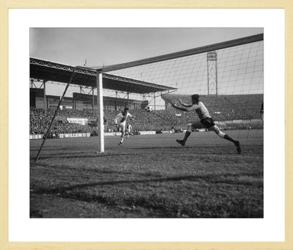 Johan Cruijff scoort in het Olympisch Stadion - 1965