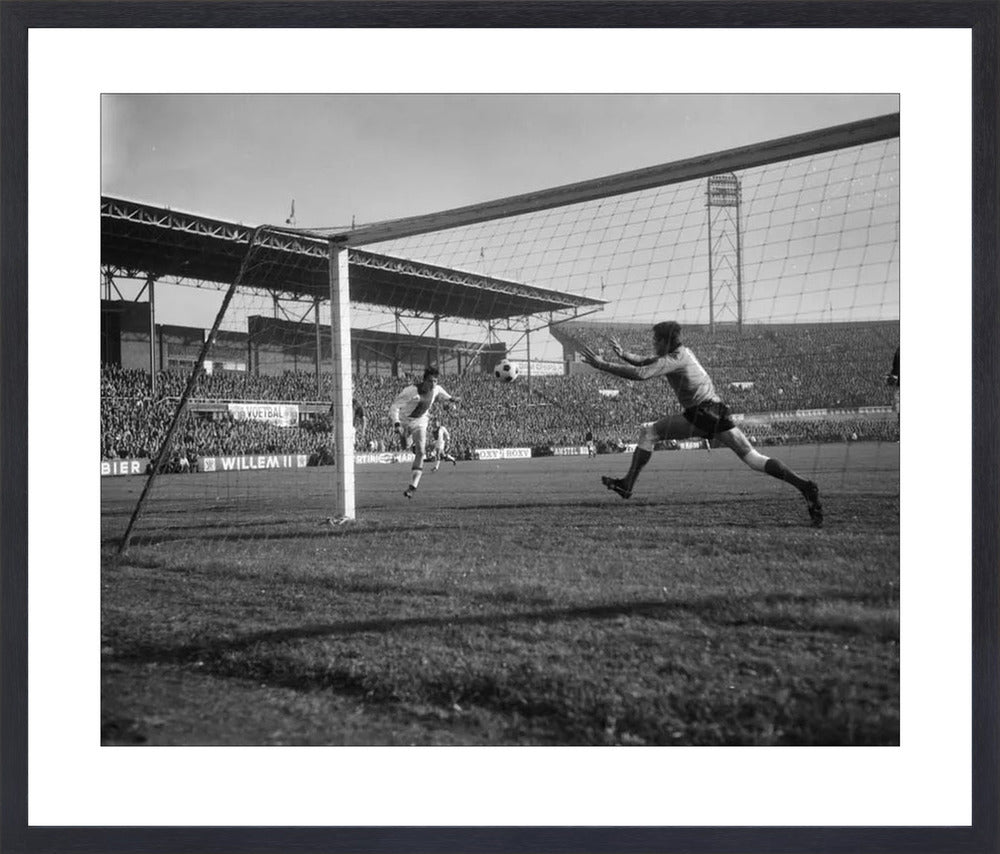 Johan Cruijff scoort in het Olympisch Stadion - 1965