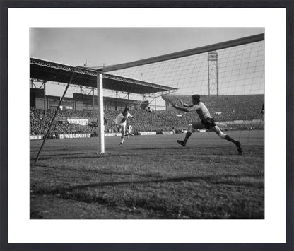 Johan Cruijff scoort in het Olympisch Stadion - 1965