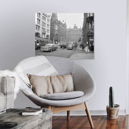 Zwart-witfoto uit 1965 van het Paleis op de Dam in Amsterdam, gezien vanuit de Raadhuisstraat. – canvas zonder lijst in leeshoek