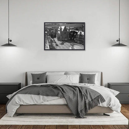 Zwart-witfoto uit 1961 van voorbereidingen voor de opening van Madurodam in Den Haag. – canvas zwarte baklijst in slaapkamer