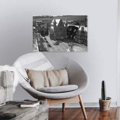 Zwart-witfoto uit 1961 van voorbereidingen voor de opening van Madurodam in Den Haag. – canvas zonder lijst in leeshoek
