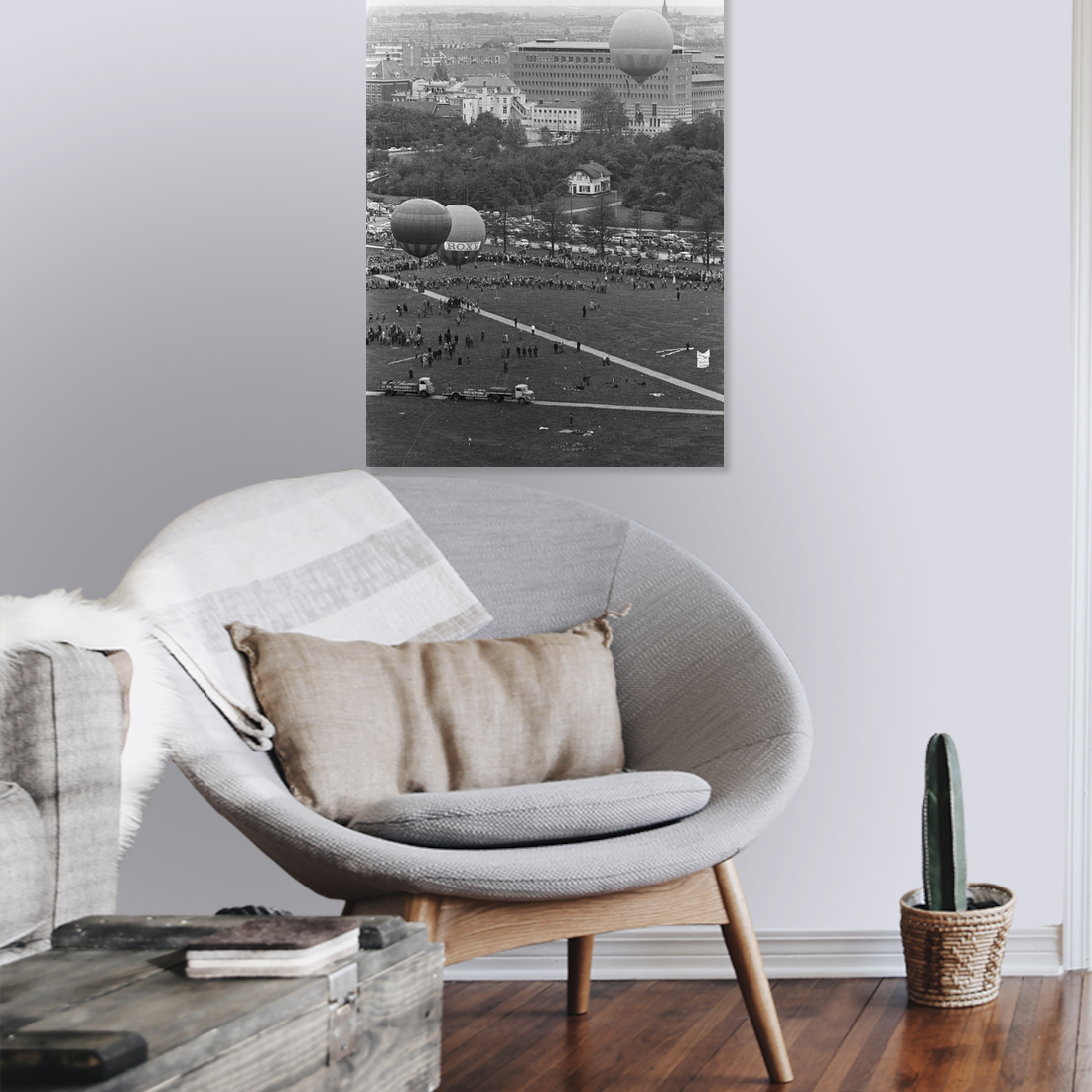 Zwart-witfoto uit 1962 van ballonvaarders boven Den Haag. – canvas zonder lijst in leeshoek