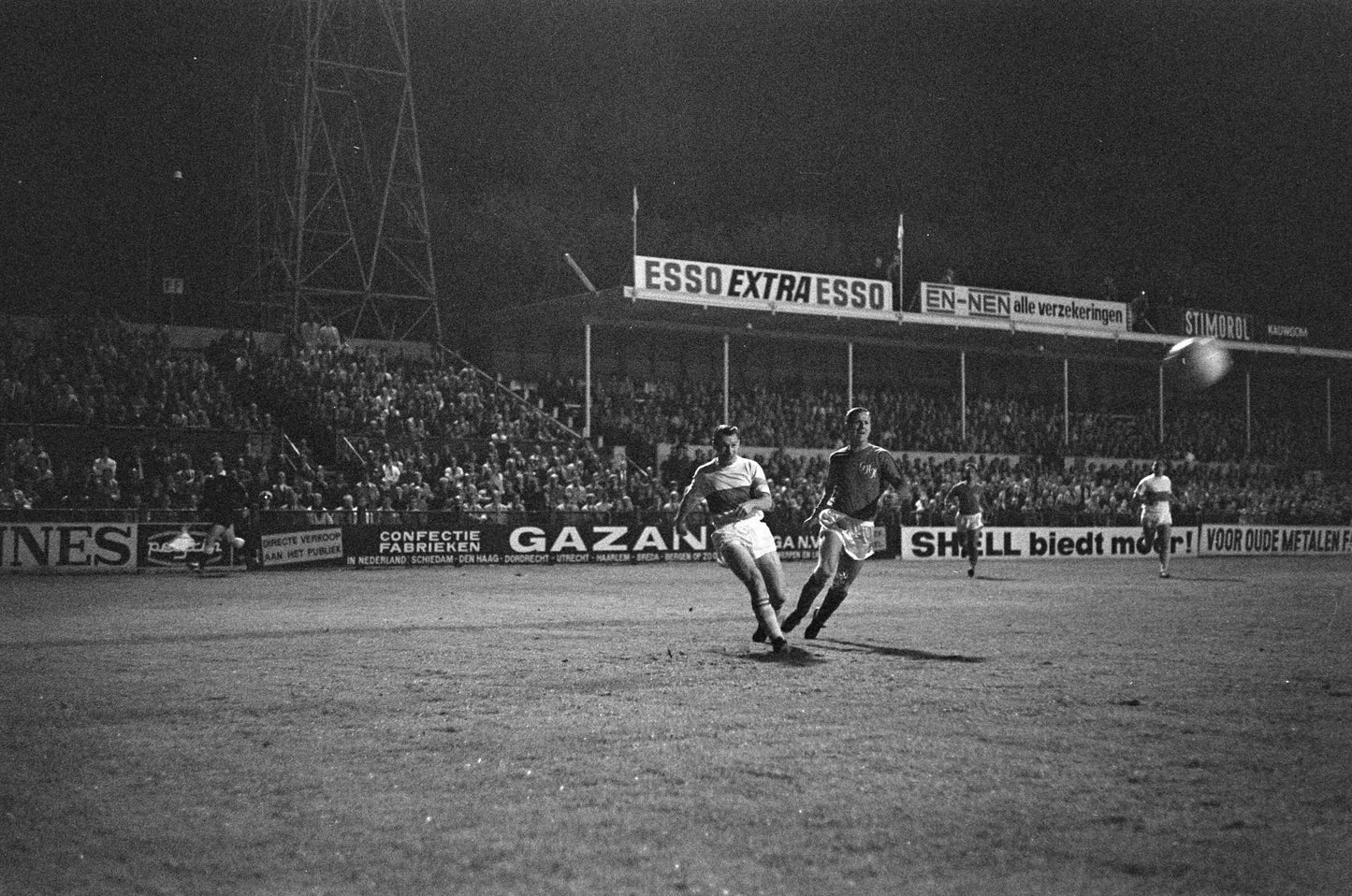 Zwart-witfoto uit 1968 van de Europacupwedstrijd ADO Den Haag tegen Graz AK.