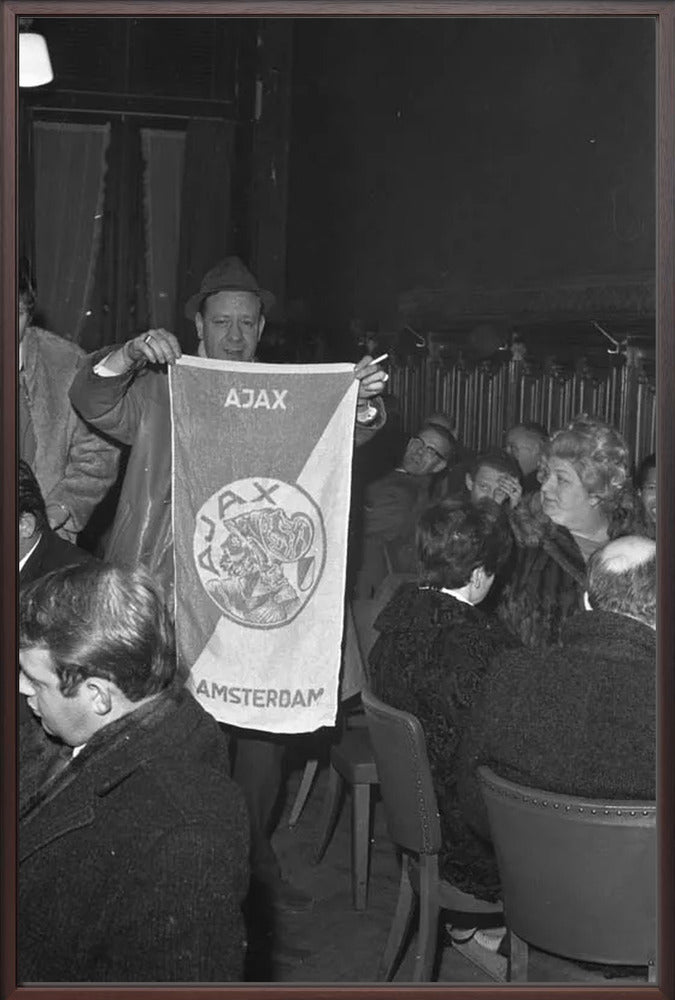 Ajax-supporters op Centraal Station - 1969
