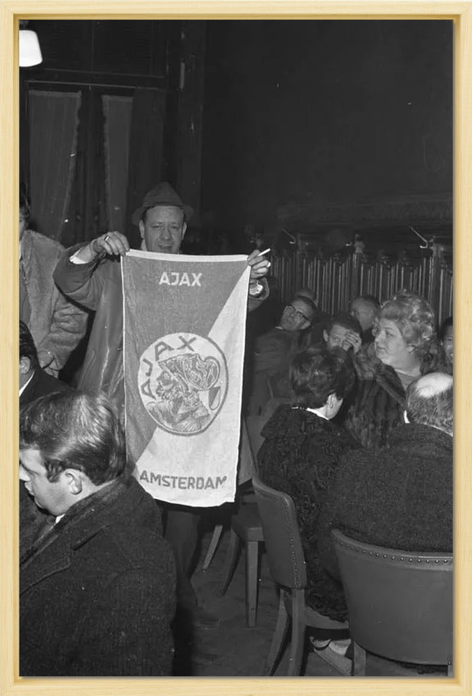 Ajax-supporters op Centraal Station - 1969