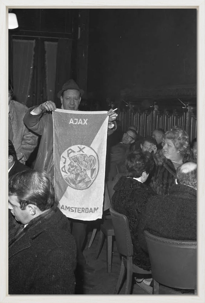Ajax-supporters op Centraal Station - 1969