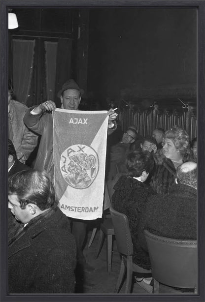 Ajax-supporters op Centraal Station - 1969