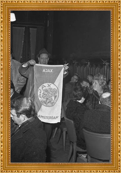 Ajax-supporters op Centraal Station - 1969