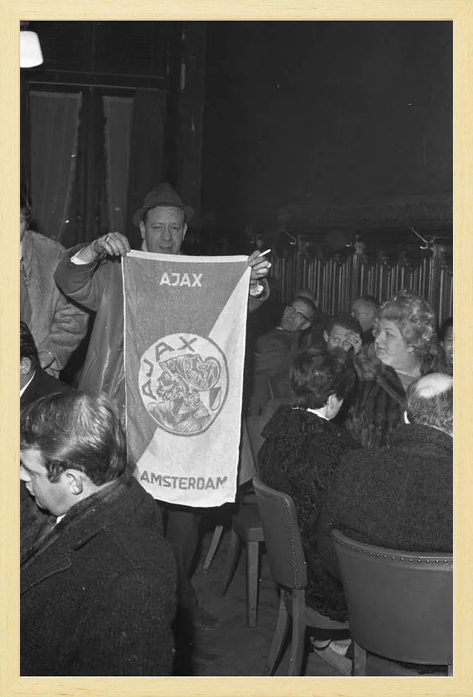 Ajax-supporters op Centraal Station - 1969