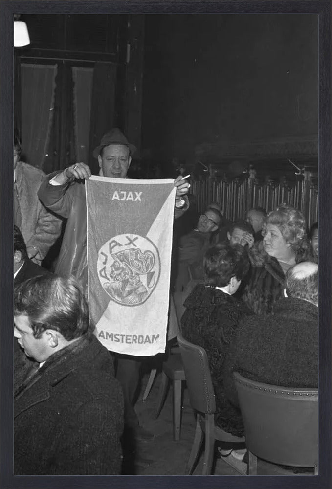 Ajax-supporters op Centraal Station - 1969