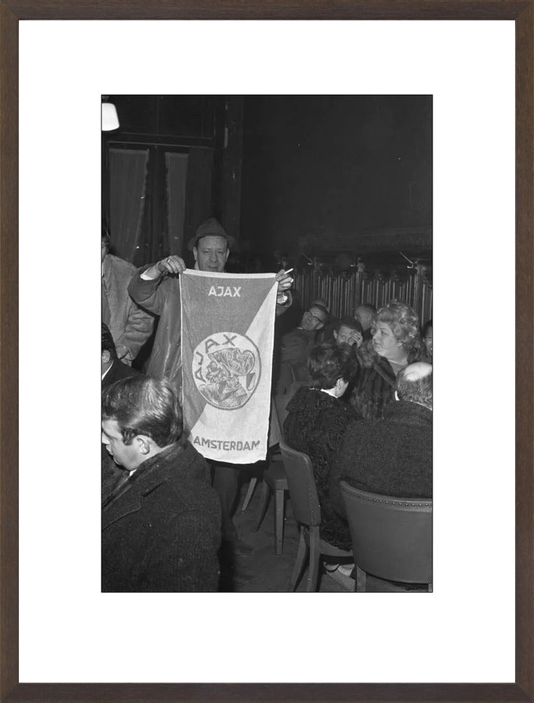 Ajax-supporters op Centraal Station - 1969