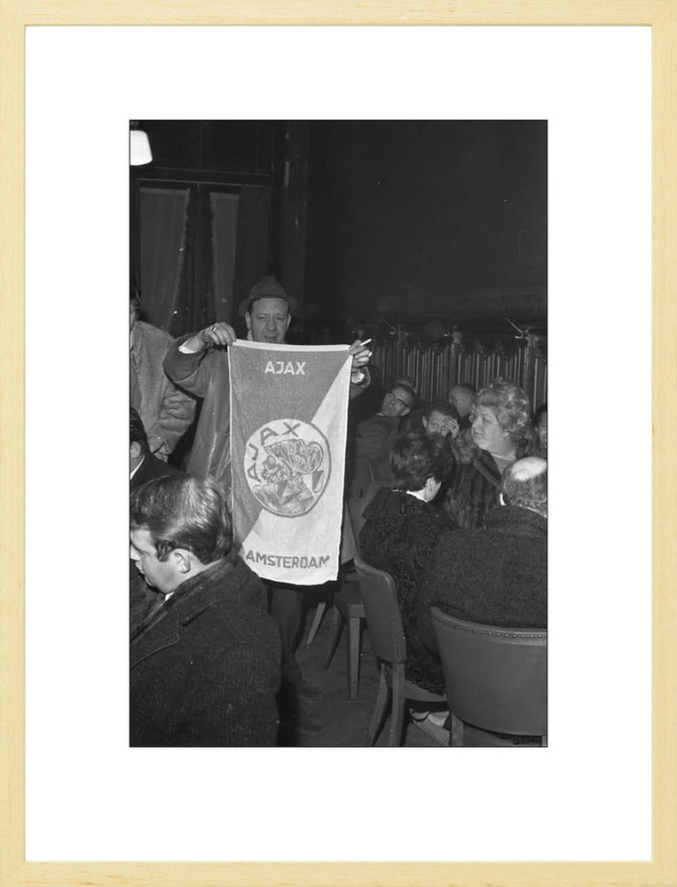Ajax-supporters op Centraal Station - 1969
