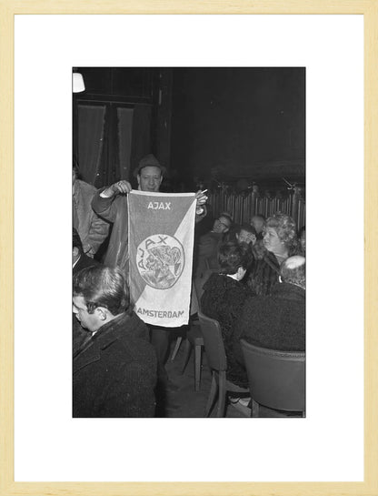 Ajax-supporters op Centraal Station - 1969