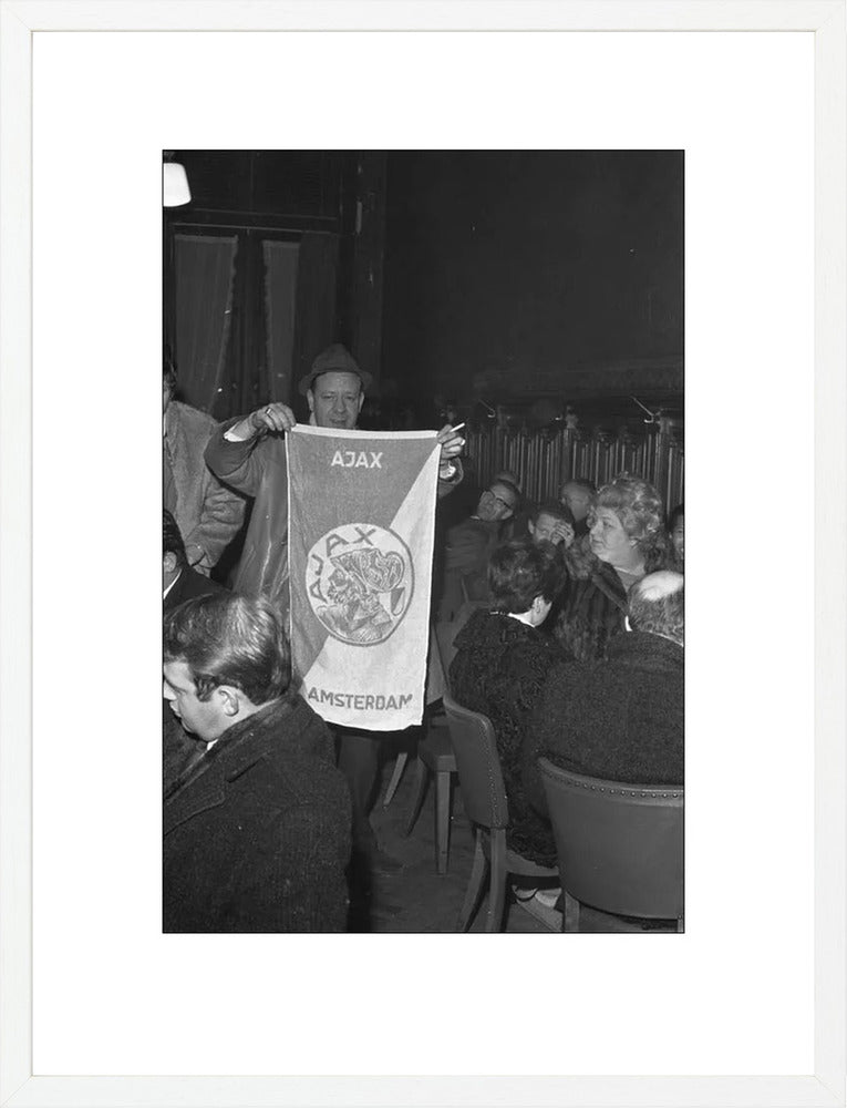 Ajax-supporters op Centraal Station - 1969