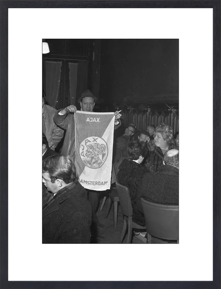Ajax-supporters op Centraal Station - 1969