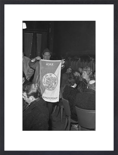 Ajax-supporters op Centraal Station - 1969
