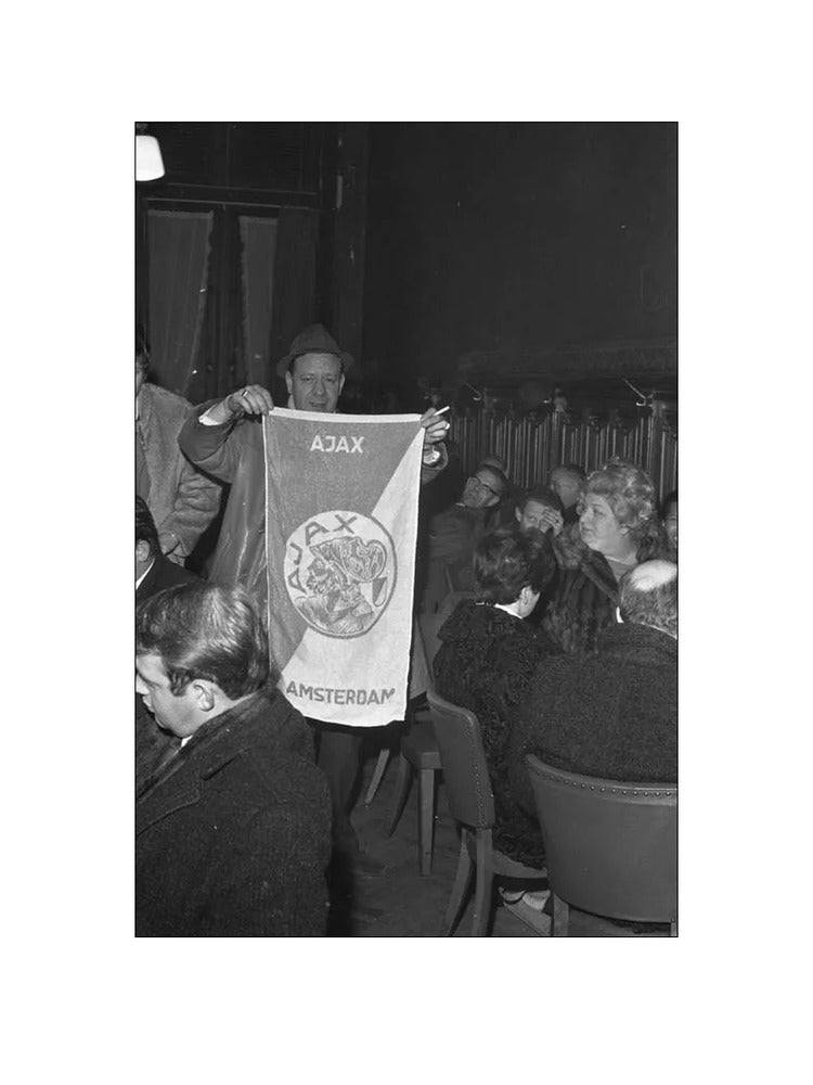 Ajax-supporters op Centraal Station - 1969