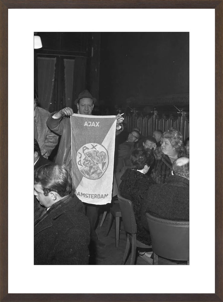 Ajax-supporters op Centraal Station - 1969