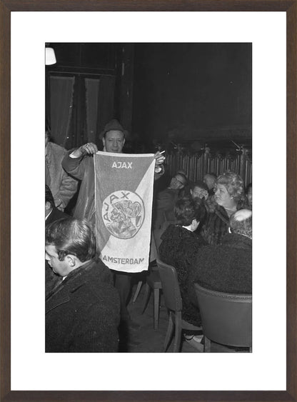 Ajax-supporters op Centraal Station - 1969