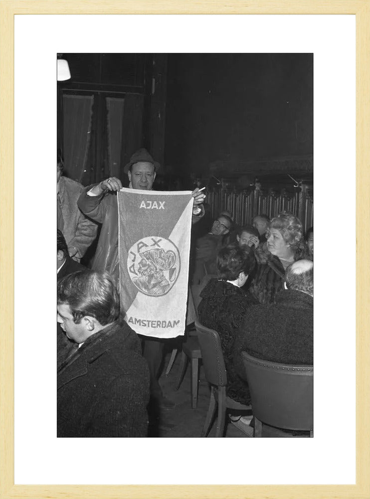 Ajax-supporters op Centraal Station - 1969
