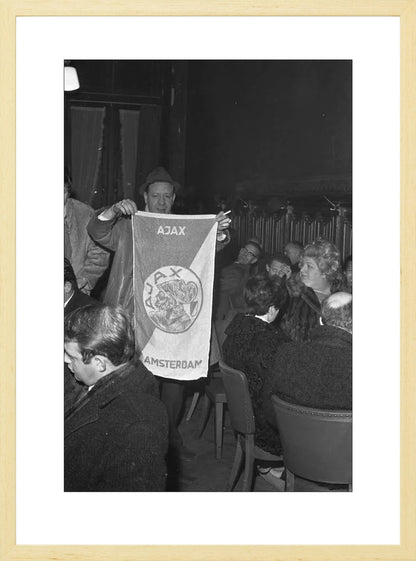Ajax-supporters op Centraal Station - 1969