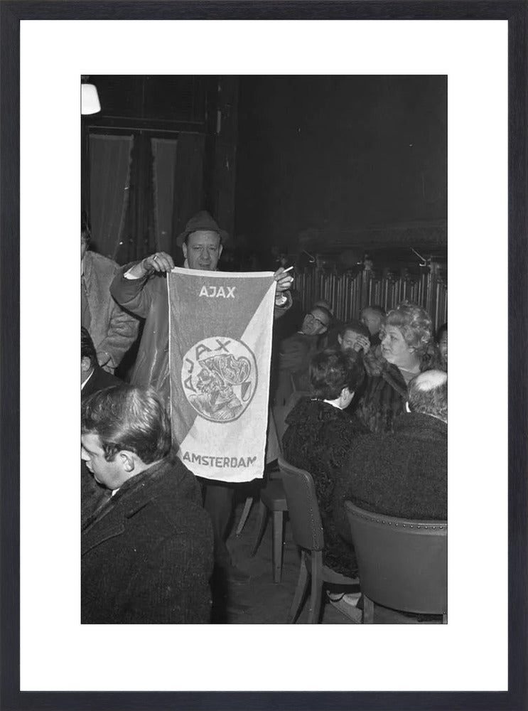 Ajax-supporters op Centraal Station - 1969