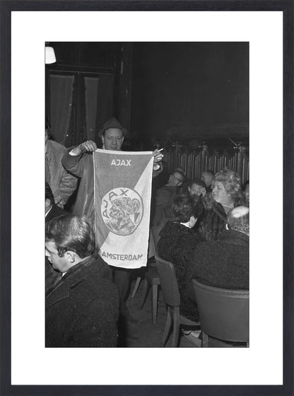 Ajax-supporters op Centraal Station - 1969