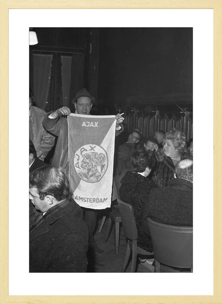 Ajax-supporters op Centraal Station - 1969