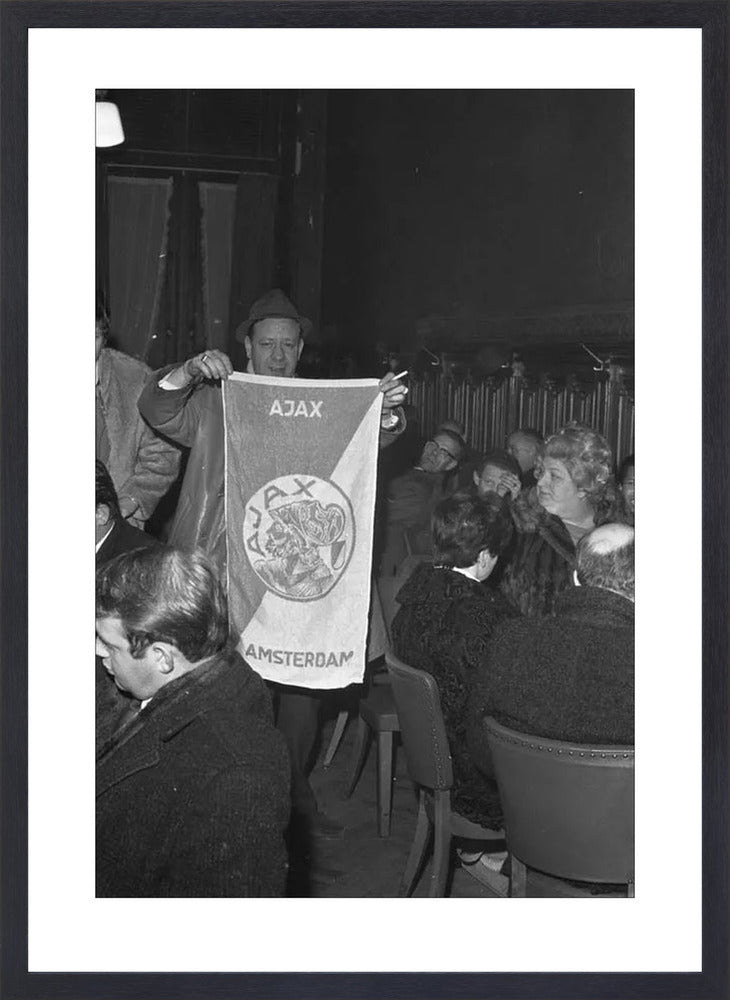 Ajax-supporters op Centraal Station - 1969