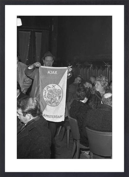 Ajax-supporters op Centraal Station - 1969