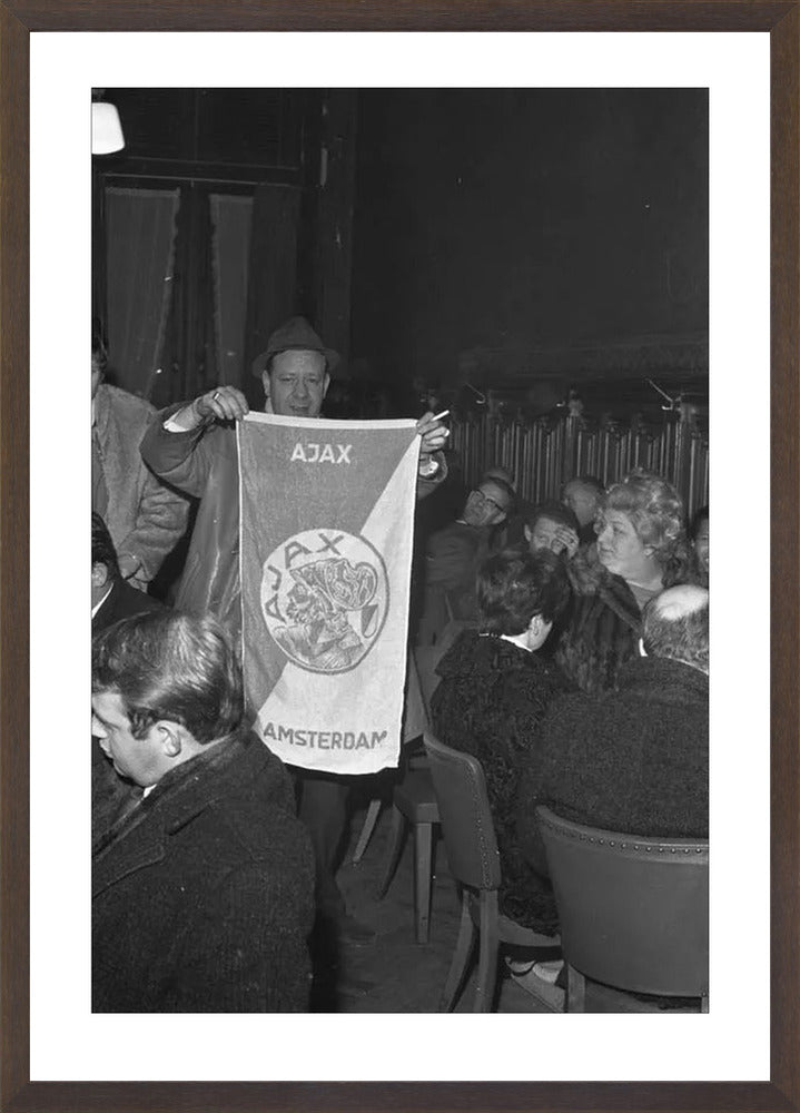 Ajax-supporters op Centraal Station - 1969