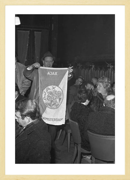 Ajax-supporters op Centraal Station - 1969