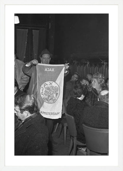 Ajax-supporters op Centraal Station - 1969